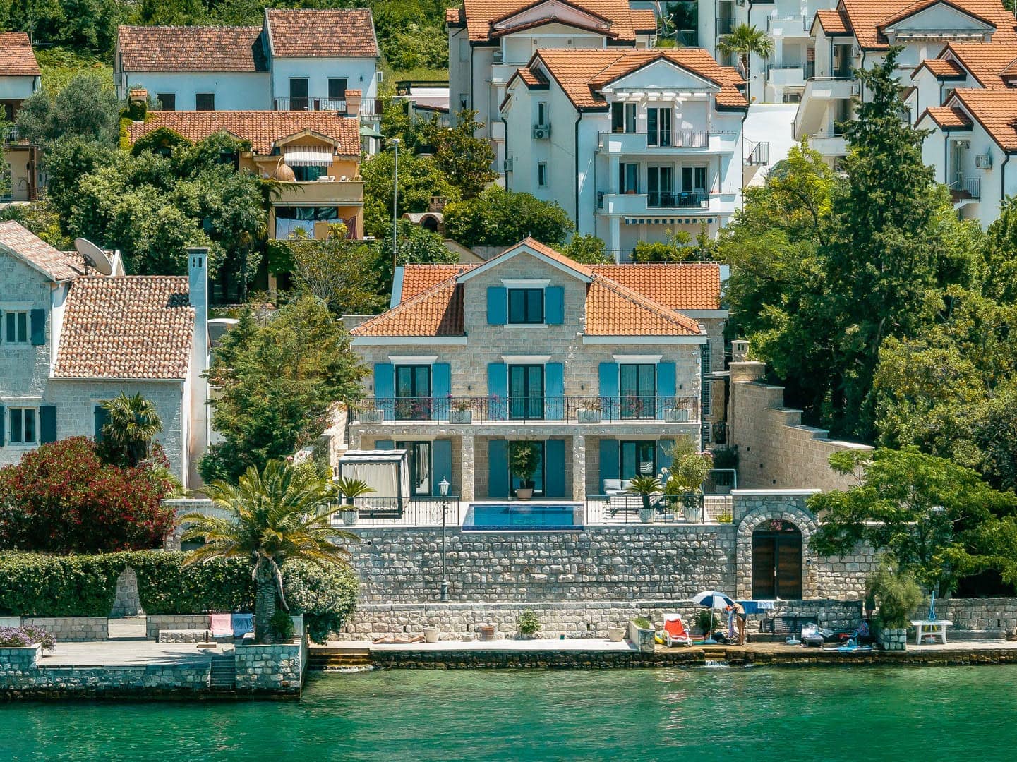 Sea view & waterfront
